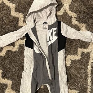 Nike Kids One Piece in Gray and Black
